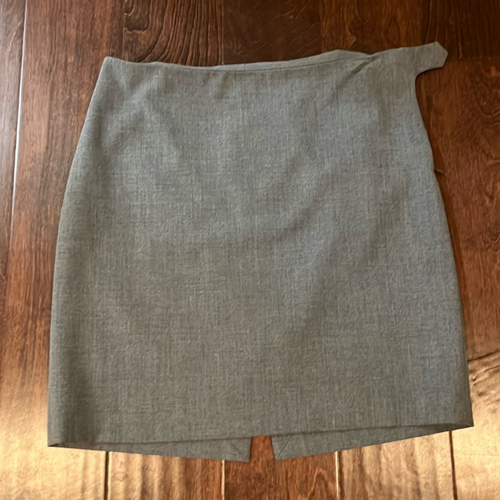 Gray fitted skirt. The Limited brand. Size 4. Gently used